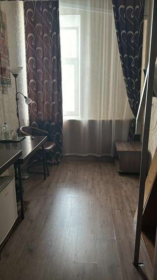 Хостел Тверская 5 Москва Небольшой двухместный номер с 2 отдельными кроватями-2