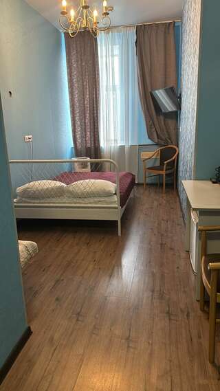 Хостел Тверская 5 Москва Стандартный трехместный номер-1