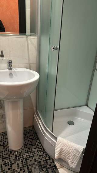 Хостел Тверская 5 Москва Небольшой двухместный номер с 2 отдельными кроватями-3