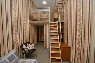 Хостел Тверская 5 Москва Двухуровневый номер-студия-1