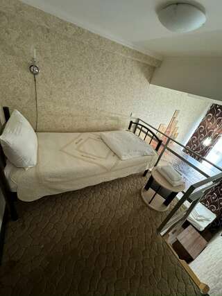 Хостел Тверская 5 Москва Небольшой двухместный номер с 2 отдельными кроватями-4